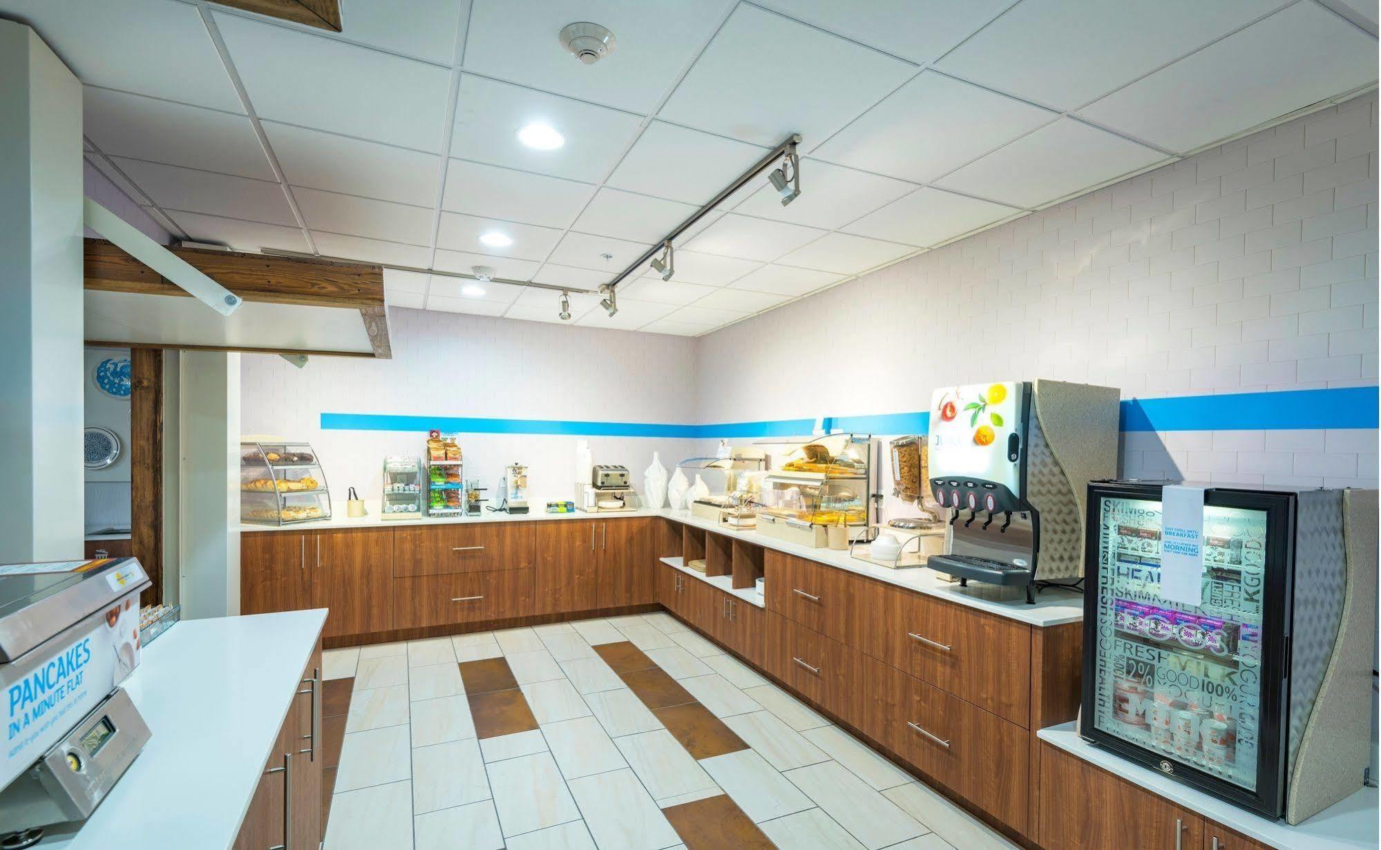Holiday Inn Express Peoria North - Glendale By Ihg Екстер'єр фото
